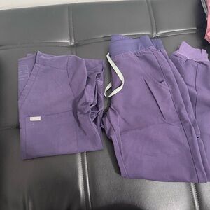 Figs XS purple scrub set